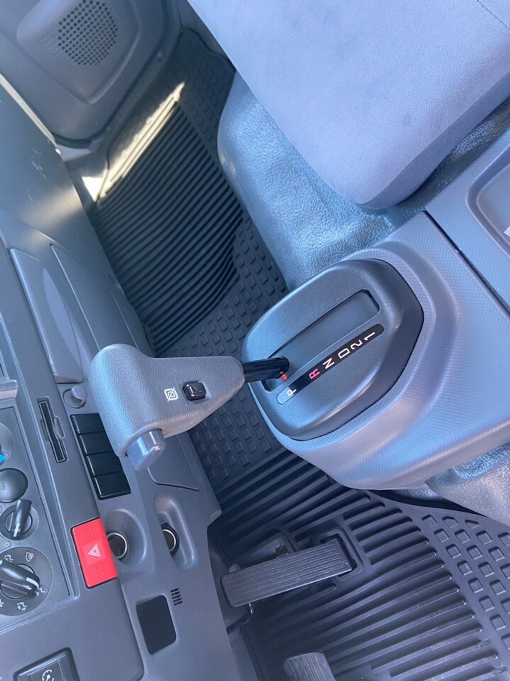 2020 Isuzu NRR photo 14