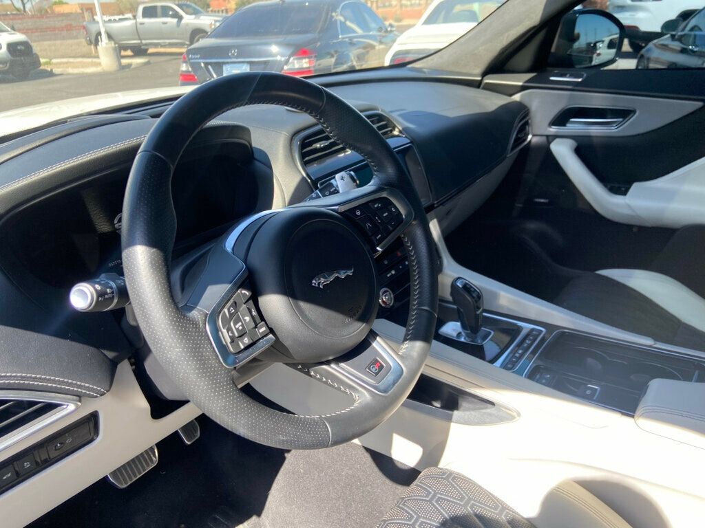 2020 Jaguar F-PACE SVR photo 15