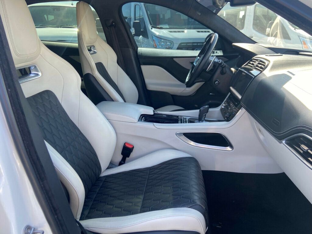 2020 Jaguar F-PACE SVR photo 16