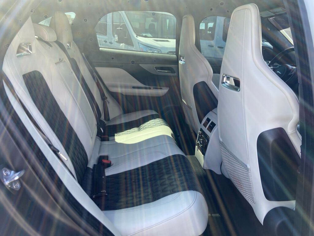 2020 Jaguar F-PACE SVR photo 18