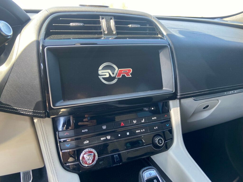 2020 Jaguar F-PACE SVR photo 20