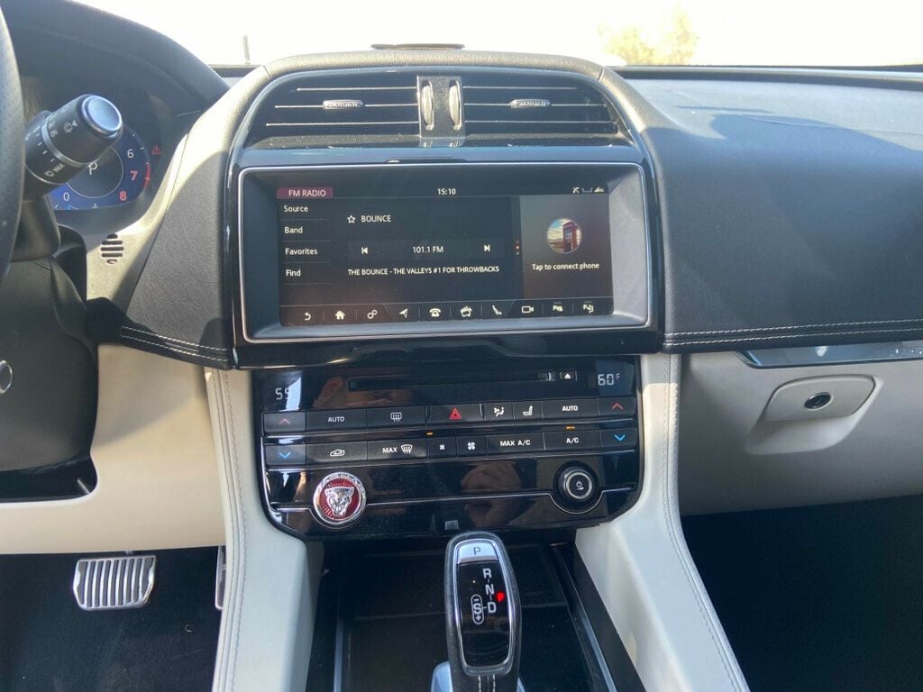 2020 Jaguar F-PACE SVR photo 21