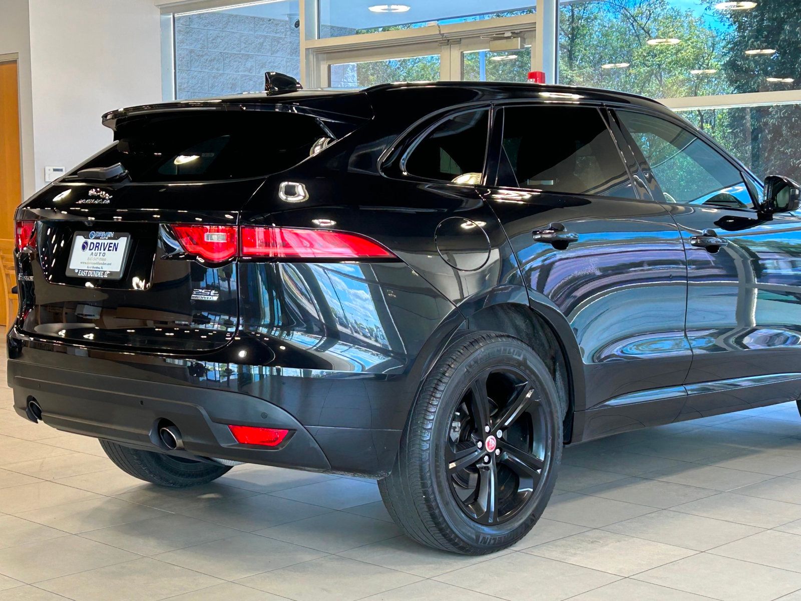 2020 Jaguar F-PACE Checkered Flag Edition photo 11