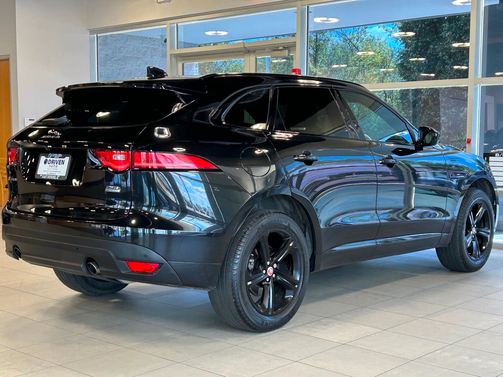 2020 Jaguar F-PACE Checkered Flag Edition photo 12