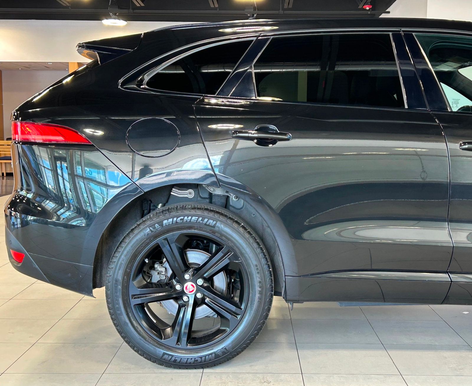 2020 Jaguar F-PACE Checkered Flag Edition photo 17