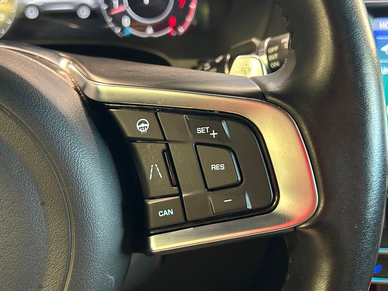 2020 Jaguar F-PACE Checkered Flag Edition photo 28