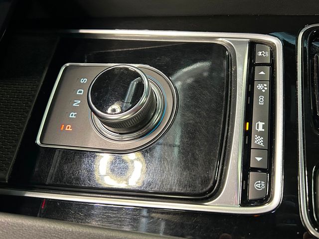 2020 Jaguar F-PACE 25t Checkered Flag Limited Edition AWD - 22909146 - 35