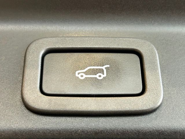 2020 Jaguar F-PACE 25t Checkered Flag Limited Edition AWD - 22909146 - 37