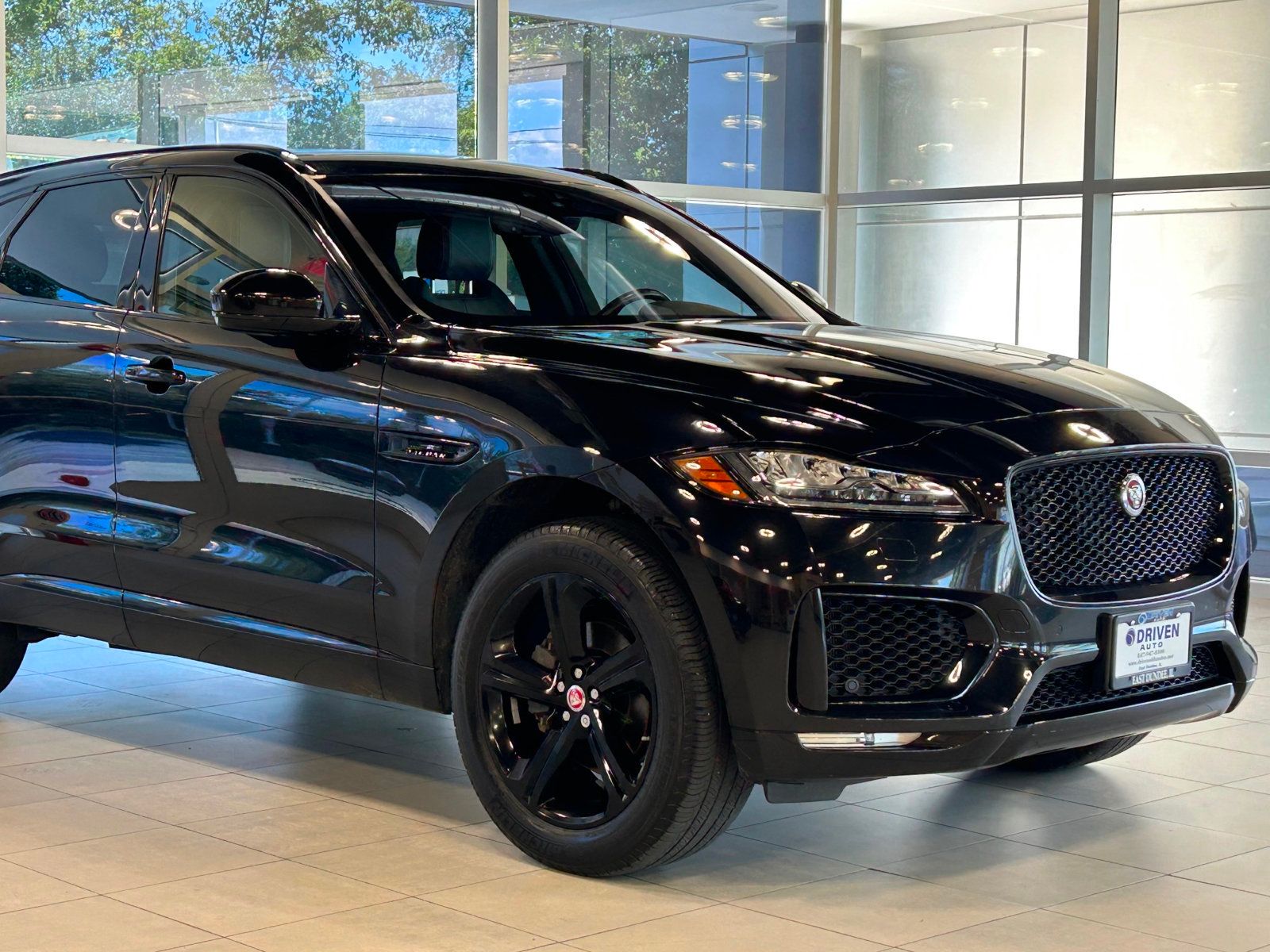 2020 Jaguar F-PACE Checkered Flag Edition photo 5