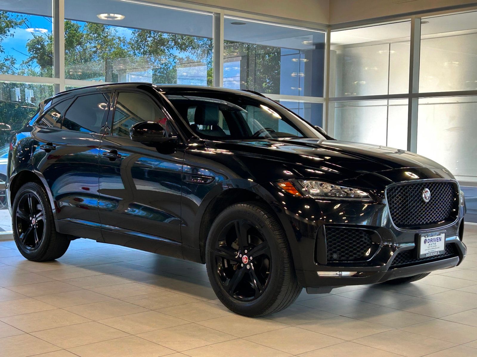 2020 Jaguar F-PACE Checkered Flag Edition photo 6