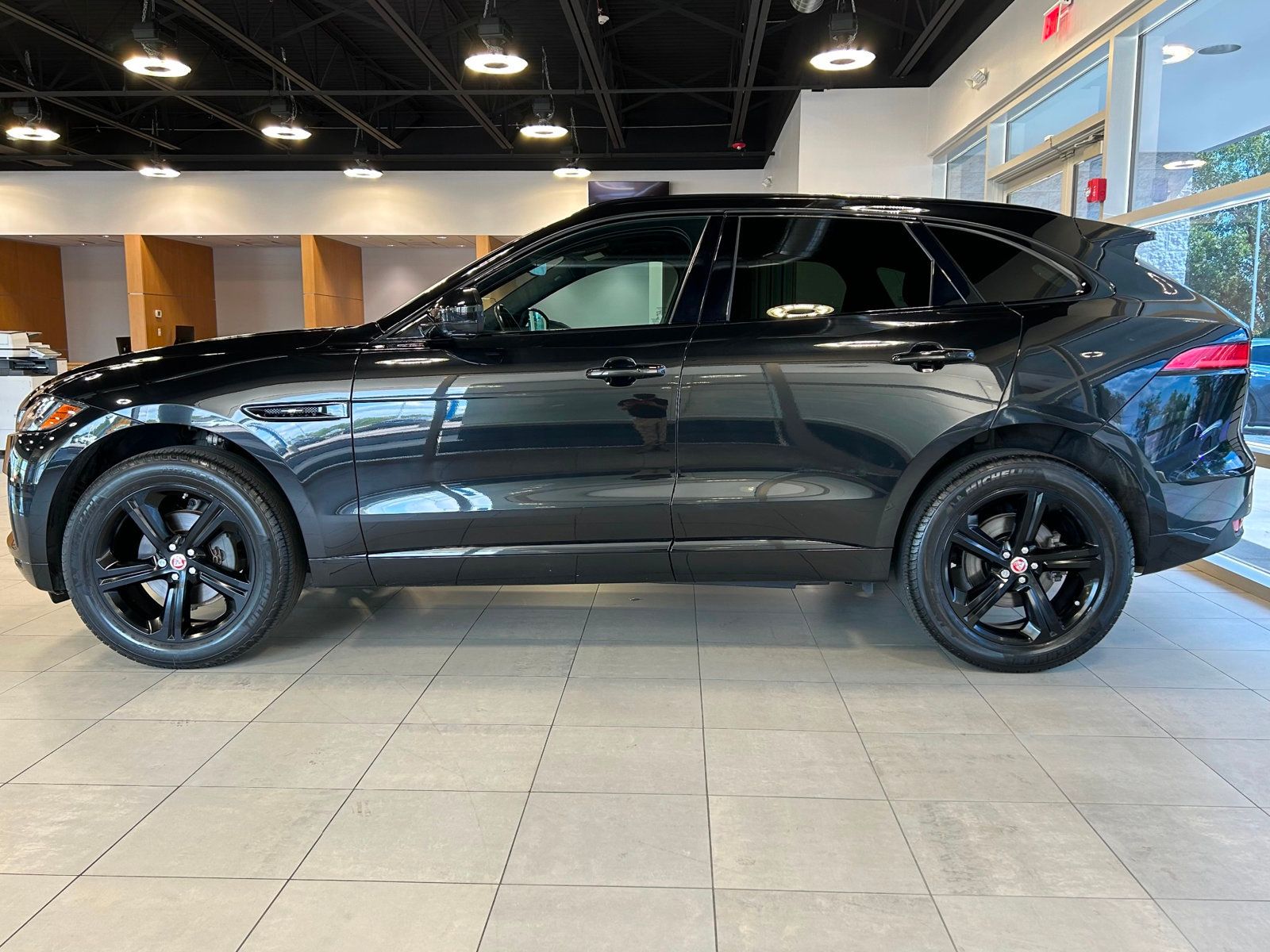 2020 Jaguar F-PACE Checkered Flag Edition photo 7