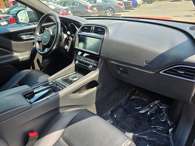2020 Jaguar F-PACE 25t Premium AWD - 23014254 - 2