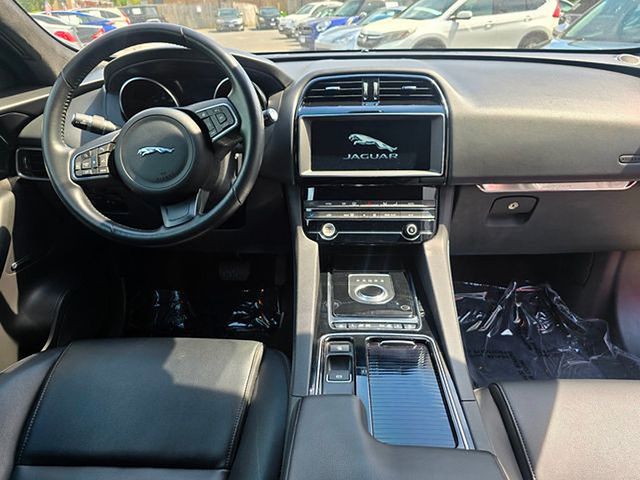 2020 Jaguar F-PACE 25t Premium AWD - 23014254 - 8