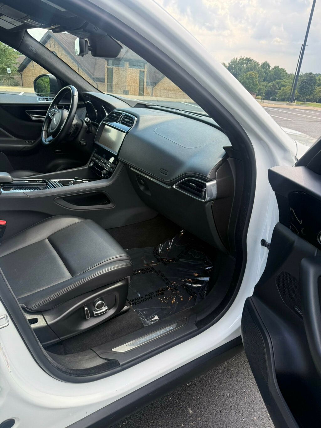 2020 Jaguar F-PACE Premium photo 12