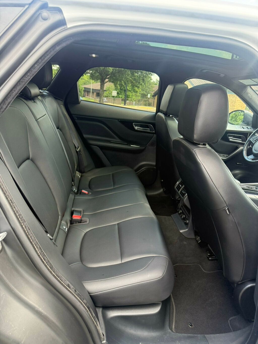 2020 Jaguar F-PACE Premium photo 15