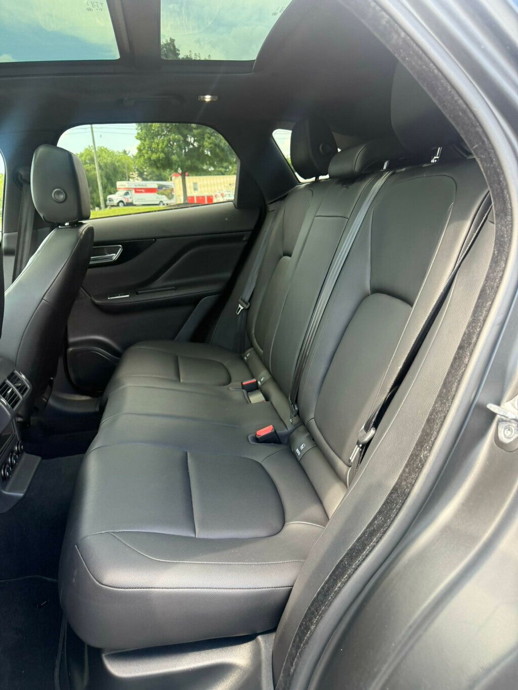 2020 Jaguar F-PACE Premium photo 18