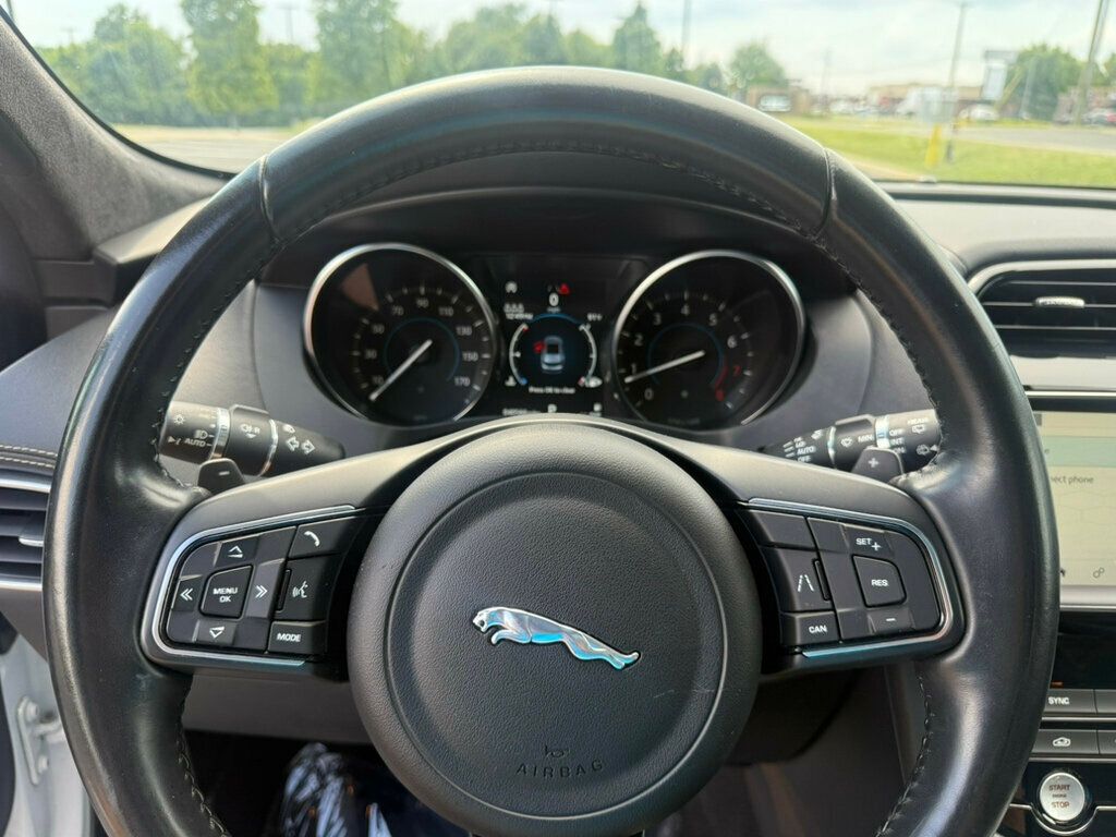 2020 Jaguar F-PACE Premium photo 19
