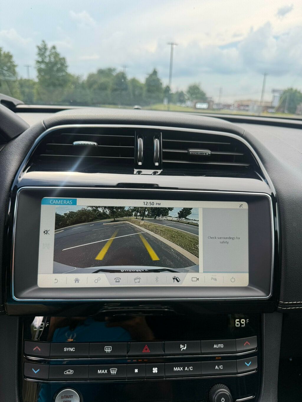 2020 Jaguar F-PACE Premium photo 23