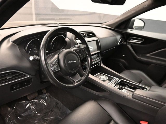 2020 Jaguar F-PACE Premium photo 4