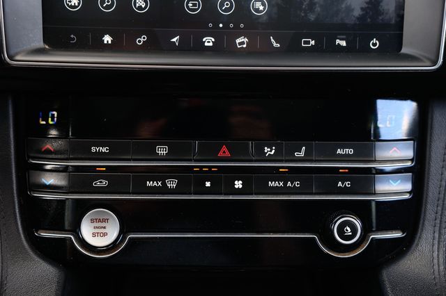 2020 Jaguar F-PACE 30t Prestige AWD - 22917447 - 33