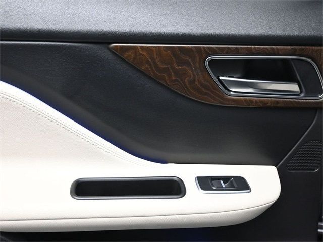 2020 Jaguar F-PACE 30t R-Sport AWD - 22900883 - 11