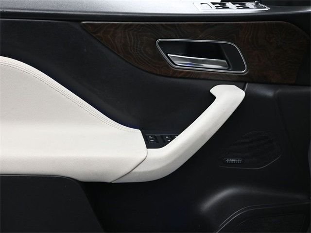 2020 Jaguar F-PACE 30t R-Sport AWD - 22900883 - 8