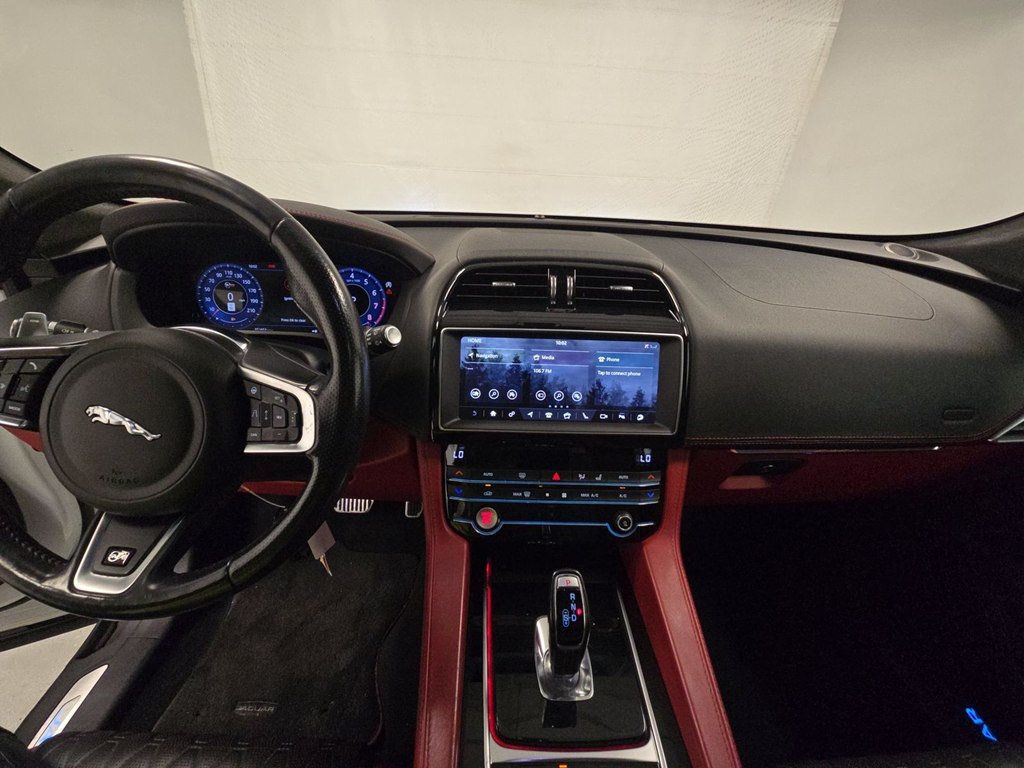 2020 Jaguar F-PACE BUCKETS! RED GUTS! CARBON EVERY WHERE! BLUE CLUSTER! 21INCH WHLS - 22954169 - 6