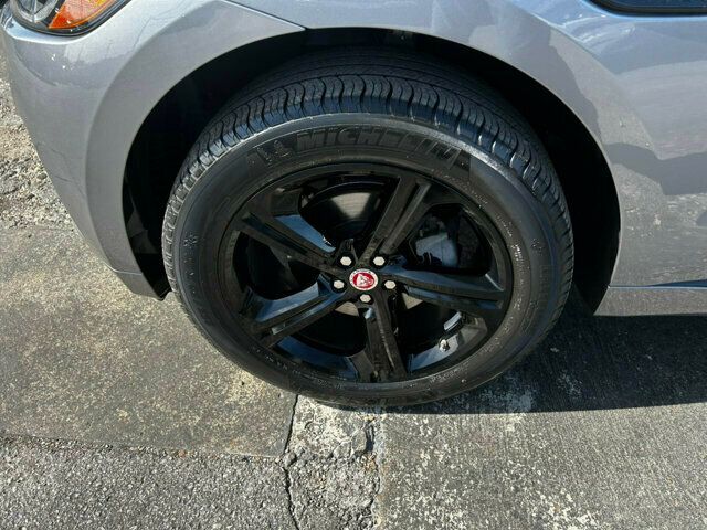 2020 Jaguar F-PACE Local Trade/Carbon Fiber Trim/Heated Seats/Pano Roof/Blind Spot - 22937060 - 31