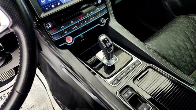 2020 Jaguar F-PACE SVR AWD w/ Driver Assist Pkg, 22'' Wheels & Luxury Interior Pkg - 23079081 - 16