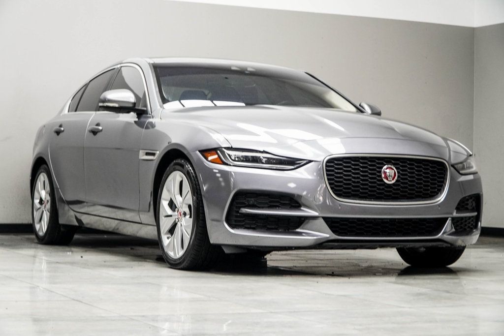 2020 Jaguar XE S photo 4