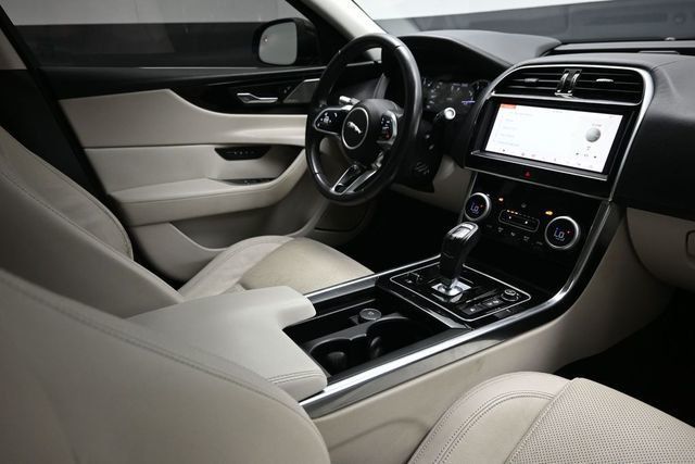 2020 Jaguar XE S RWD - 23080082 - 16