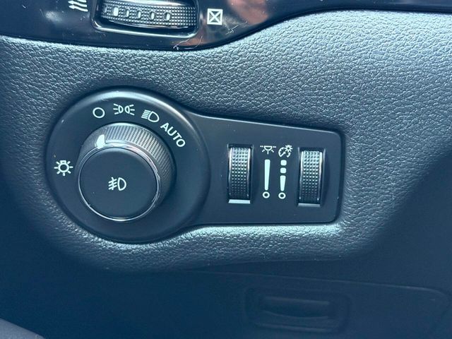 2020 Jeep Cherokee Altitude 4x4 - 23045395 - 31