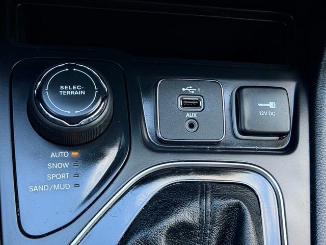 2020 Jeep Cherokee Altitude 4x4 - 23045395 - 38