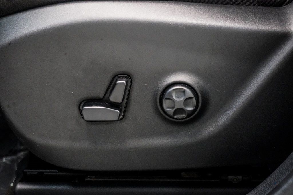 2020 Jeep Cherokee Altitude photo 18