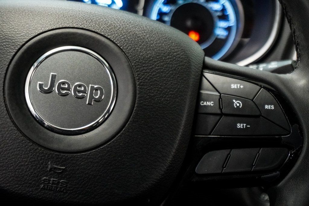 2020 Jeep Cherokee Altitude photo 26