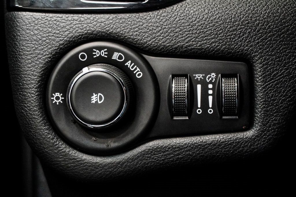 2020 Jeep Cherokee Altitude photo 31