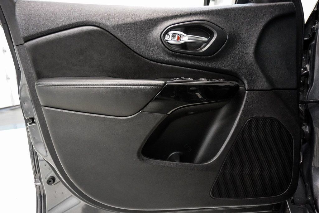 2020 Jeep Cherokee Altitude photo 32