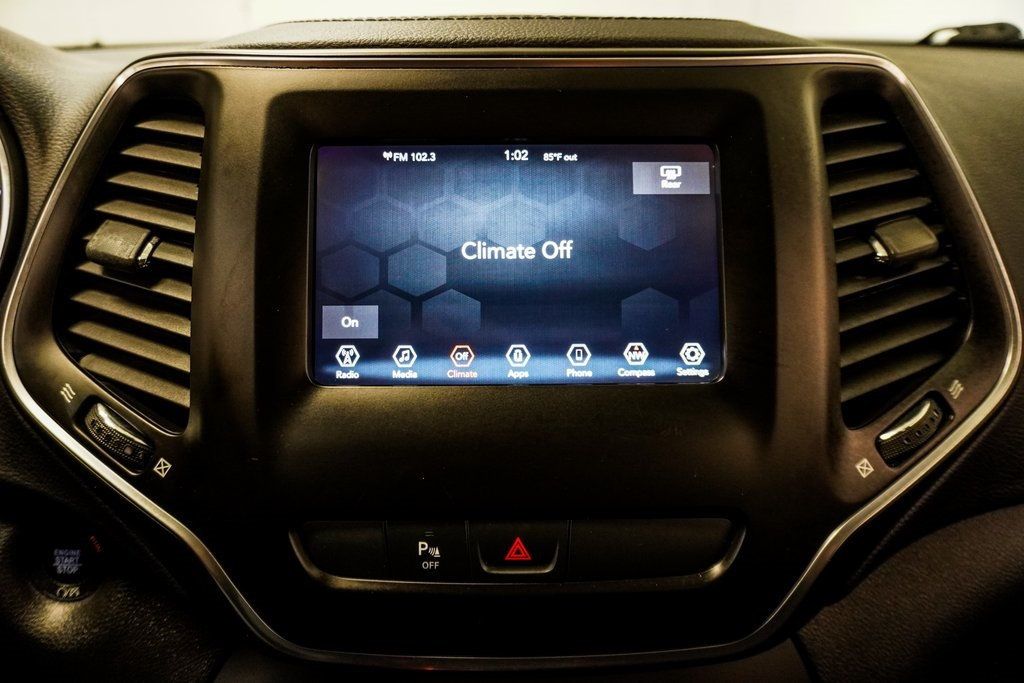 2020 Jeep Cherokee Altitude photo 35