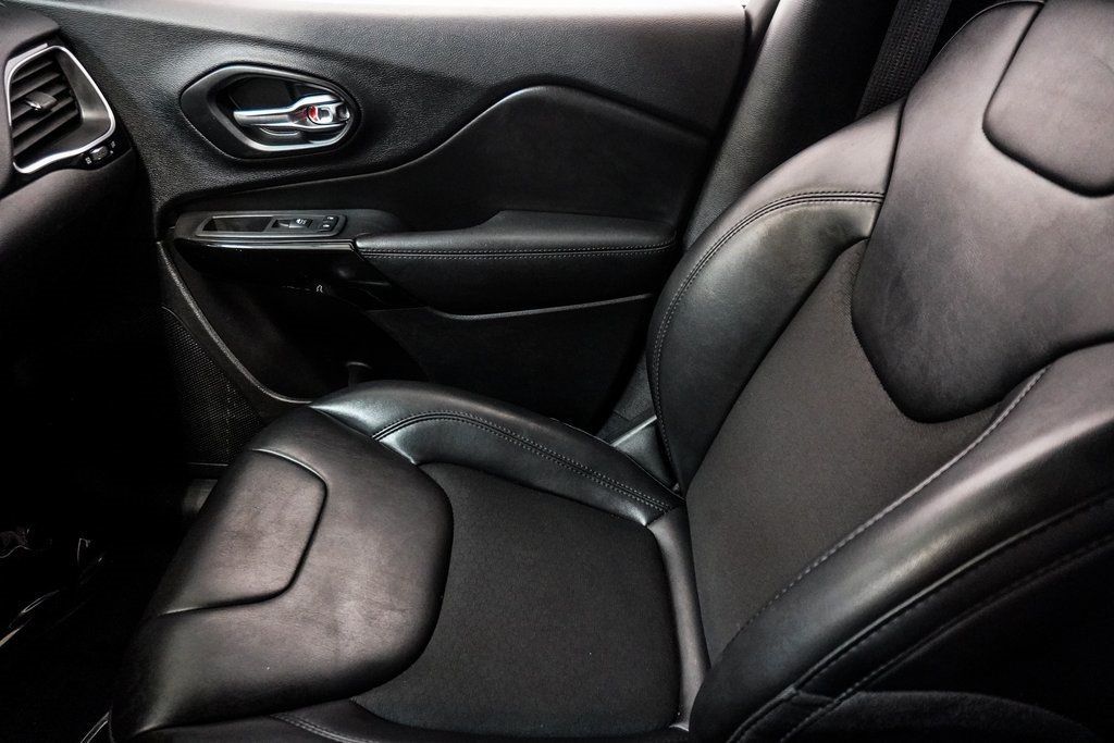 2020 Jeep Cherokee Altitude photo 38