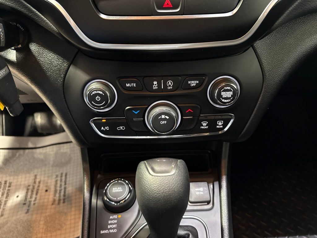 2020 Jeep Cherokee Latitude 4x4 - 23047161 - 16