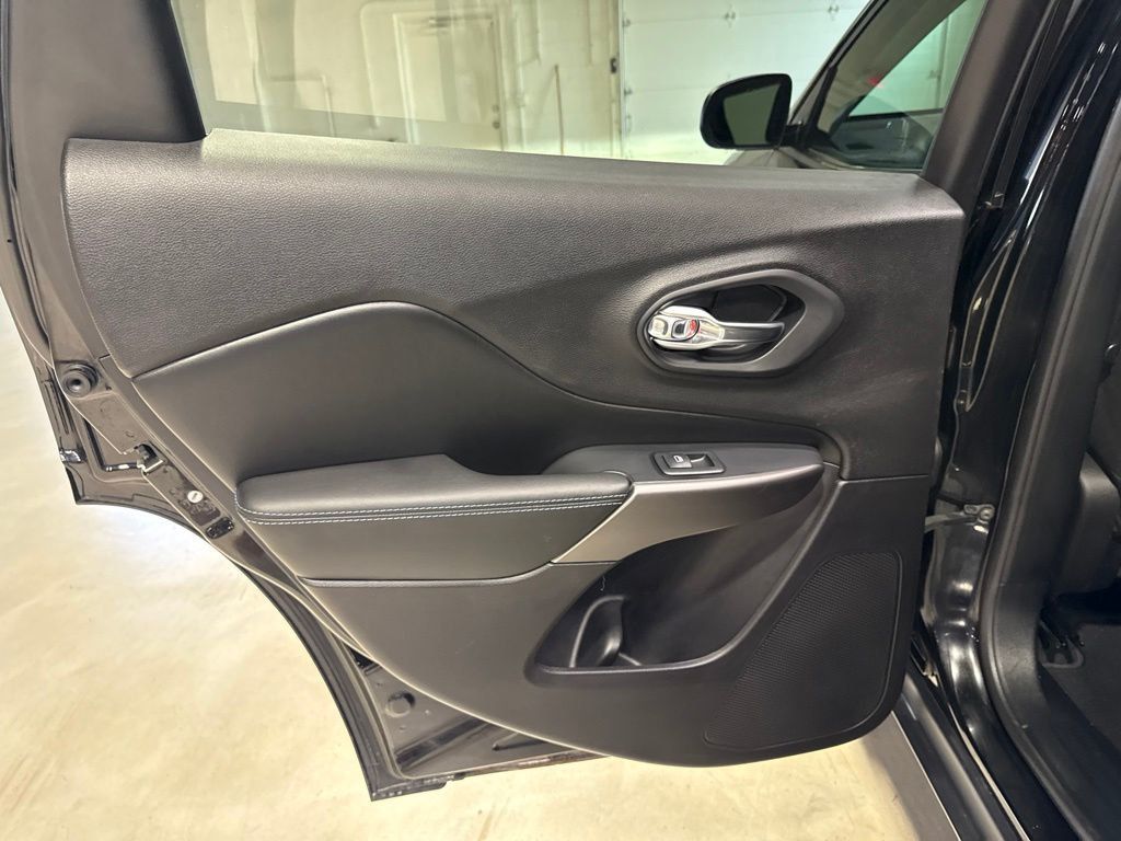 2020 Jeep Cherokee Latitude 4x4 - 23047161 - 26