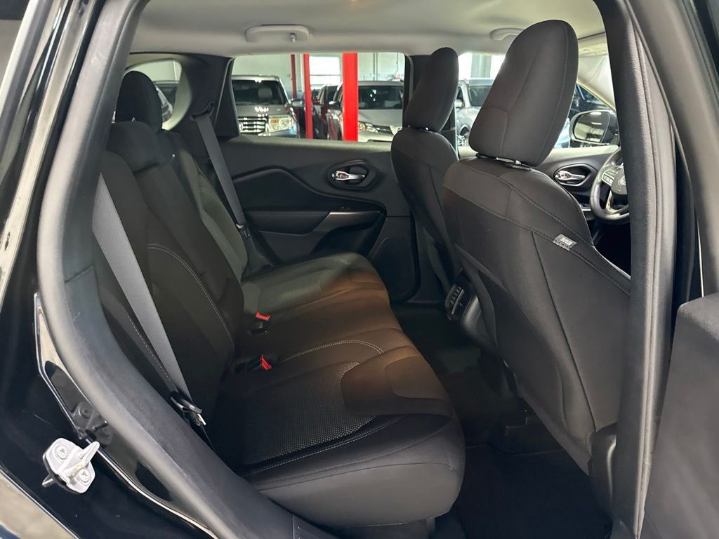 2020 Jeep Cherokee Latitude 4x4 - 23047161 - 28