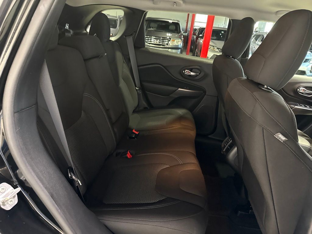 2020 Jeep Cherokee Latitude 4x4 - 23047161 - 30