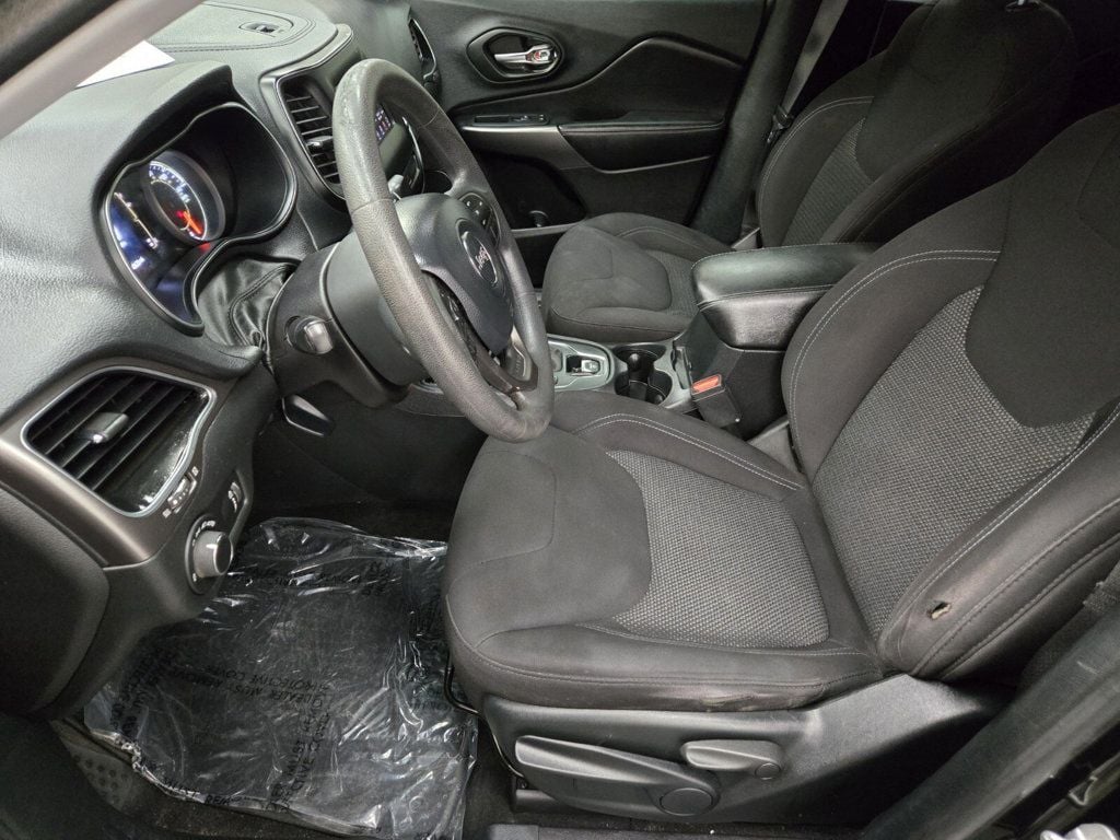 2020 Jeep Cherokee Latitude FWD - 22910545 - 6