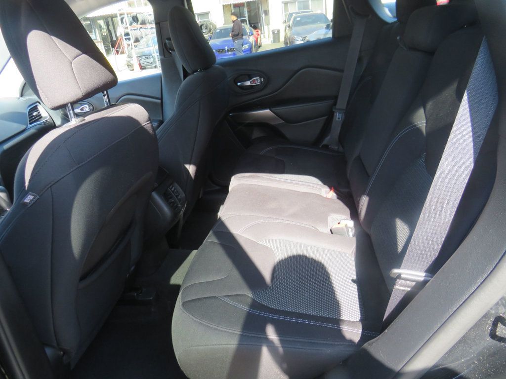 2020 Jeep Cherokee Latitude photo 11