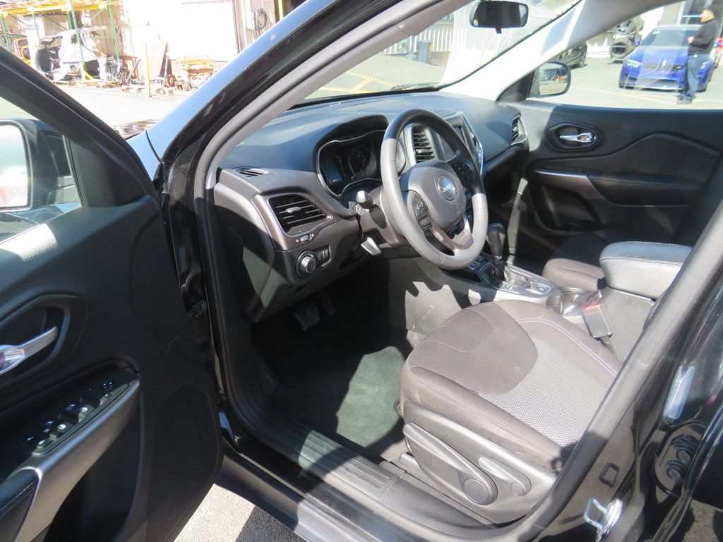 2020 Jeep Cherokee Latitude photo 9