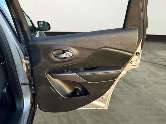 2020 Jeep Cherokee Latitude FWD - 22986263 - 16