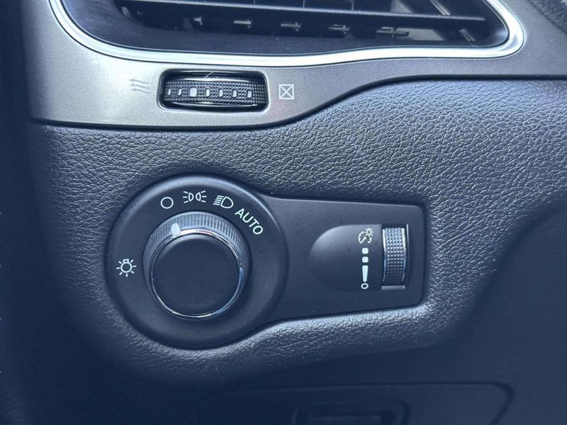 2020 Jeep Cherokee Latitude FWD - 22986263 - 32