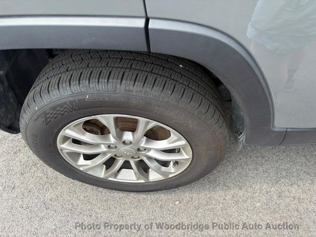 2020 Jeep Cherokee Latitude Plus 4x4 - 23070026 - 11