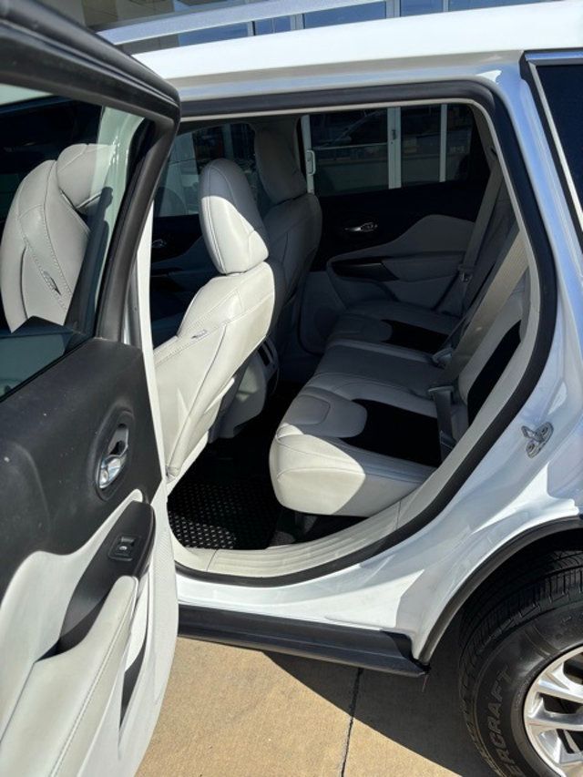 2020 Jeep Cherokee Latitude Plus 4x4 - 22940751 - 9